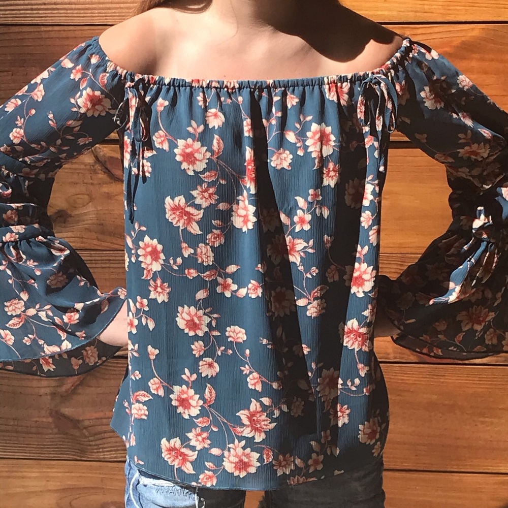 Jessica Simpson off the shoulder top